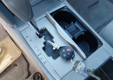 2007 Toyota Camry Le z USA, uszkodzony, nr VIN JTNBE46K673095100